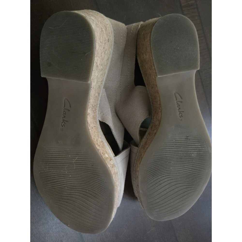 Clarks Giselle Cove Sand Suede Wedge Sandals Ankle Strap Platform Comfort sz 10M - Picture 7 of 10